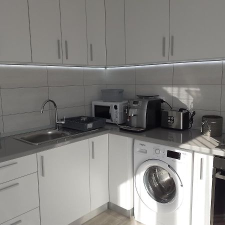 Sara Apartman Livezeni  エクステリア 写真