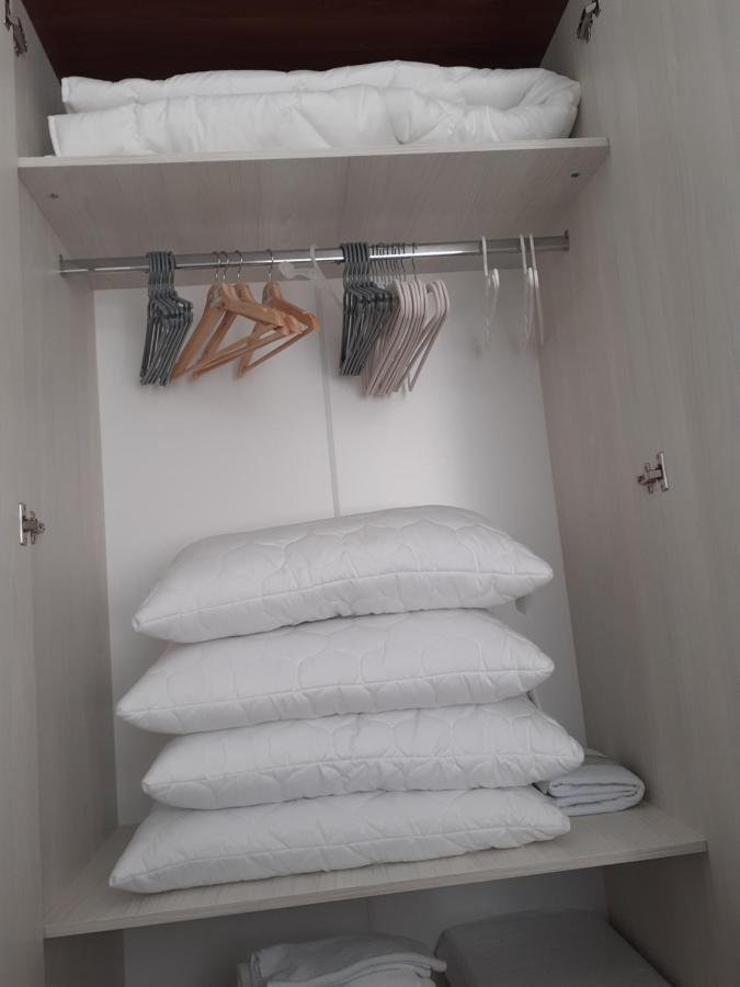 Sara Apartman Livezeni  エクステリア 写真